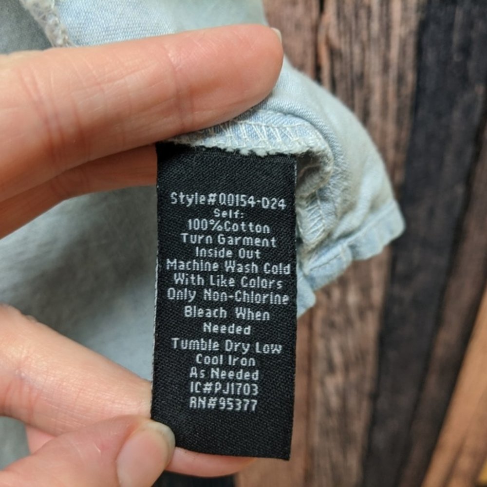 Sanctuary Cold Shoulder Chambray Button Down - image 8